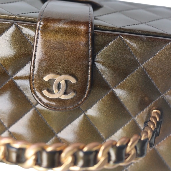 CHANEL Vintage Iridescent Olive Green Patent Leather Vanity Bag - Picture 11 of 15